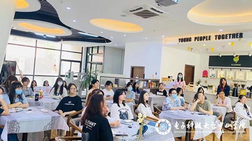 非遗文化进校园 图书馆搭建文化艺术交流新桥梁